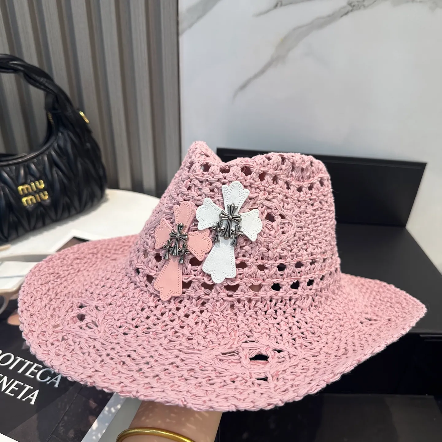 P76 Crow Heart Summer Beach Straw Hat 🔳 A must-have item in summer 🟡It has a great atmosphere when taking beach camping photos~ A straw hat with a great sense of design 📸Super release~ Shipping is not easy, so hurry up and get it while it is in stock!